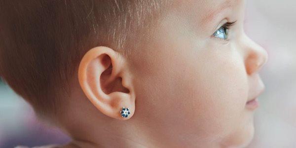 چرا سوراخ کردن گوش نوزادان کار درستی نیست؟