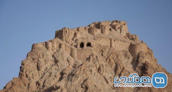 قلعه چهل دختر یکی از جاهای دیدنی سیستان و بلوچستان به شمار می رود