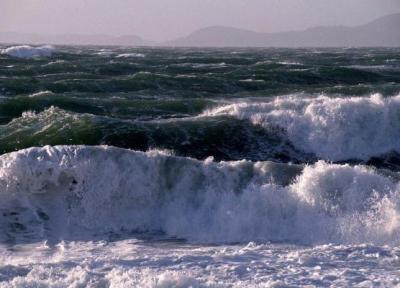 هشدار وزش باد شدید و مواج شدن دریای خزر ، خطر غرق شدن شناور های کوچک